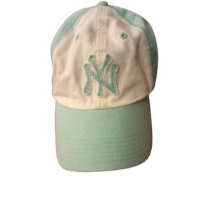 Genuine Merchandise Women's New York Yankee One Size